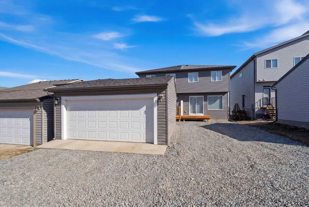 29 Herron Mews NE Calgary AB T3P 1Y1