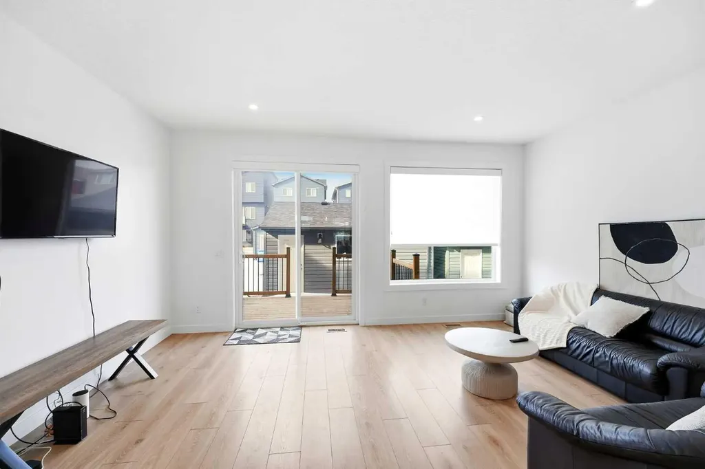 29 Herron Mews NE Calgary AB T3P 1Y1