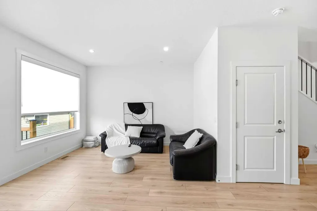29 Herron Mews NE Calgary AB T3P 1Y1