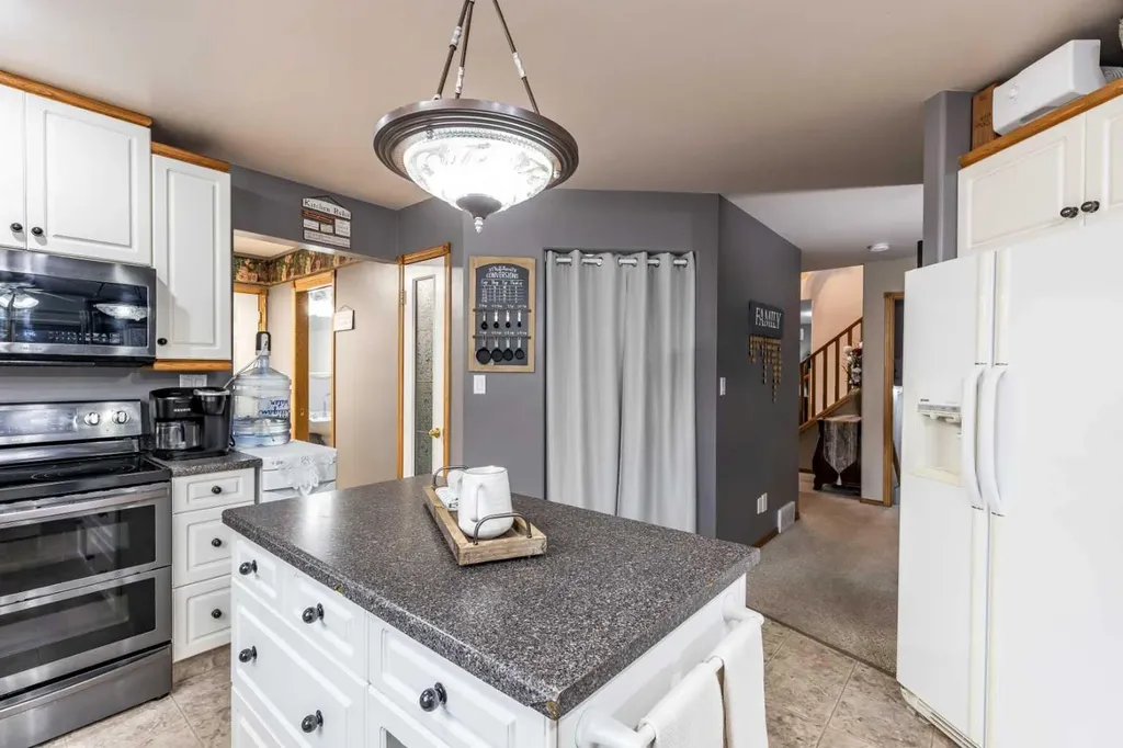 512 11 Street Dunmore AB T1B 0K4