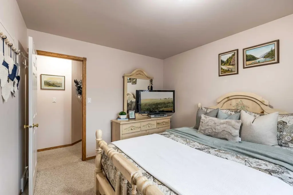 512 11 Street Dunmore AB T1B 0K4