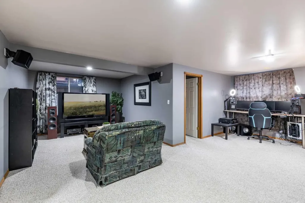 512 11 Street Dunmore AB T1B 0K4