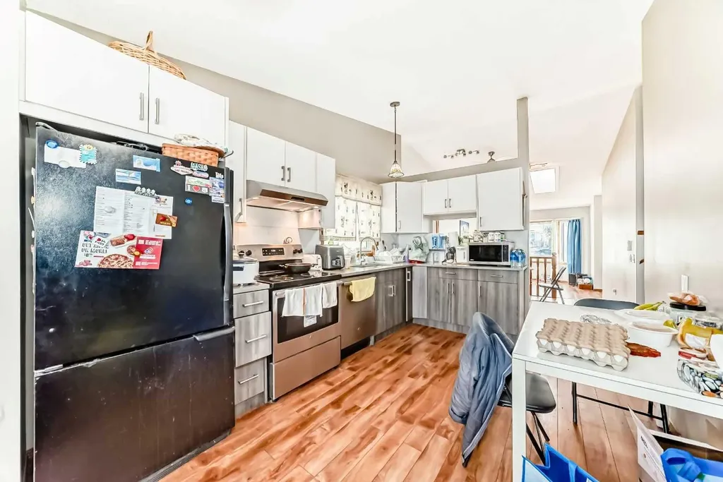 179 Hawkwood Boulevard NW Calgary AB T2R 0B3