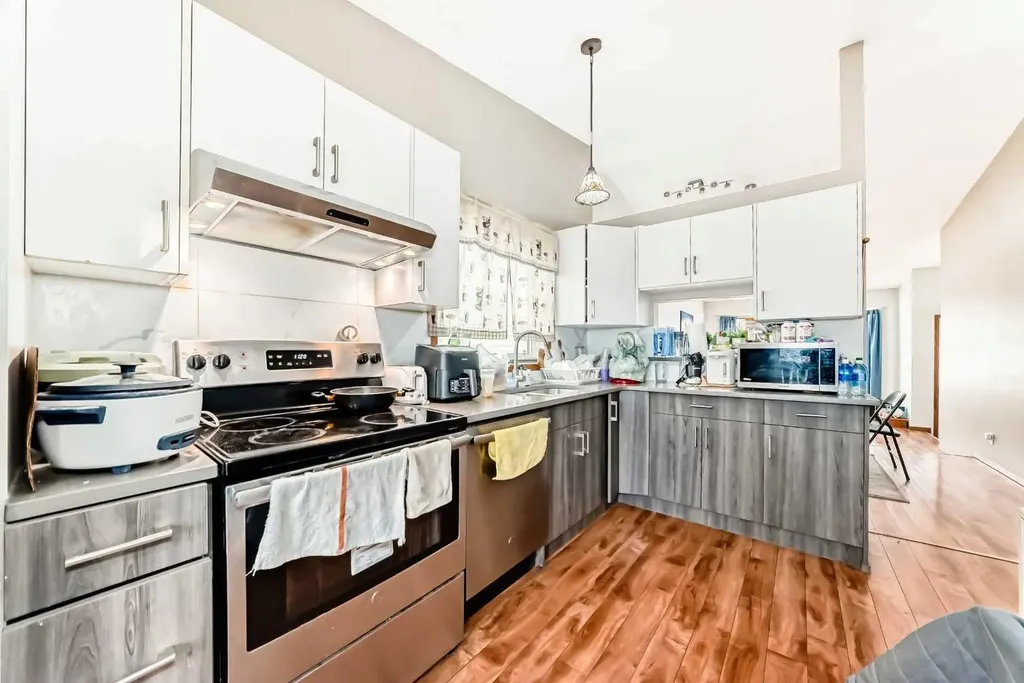179 Hawkwood Boulevard NW Calgary AB T2R 0B3