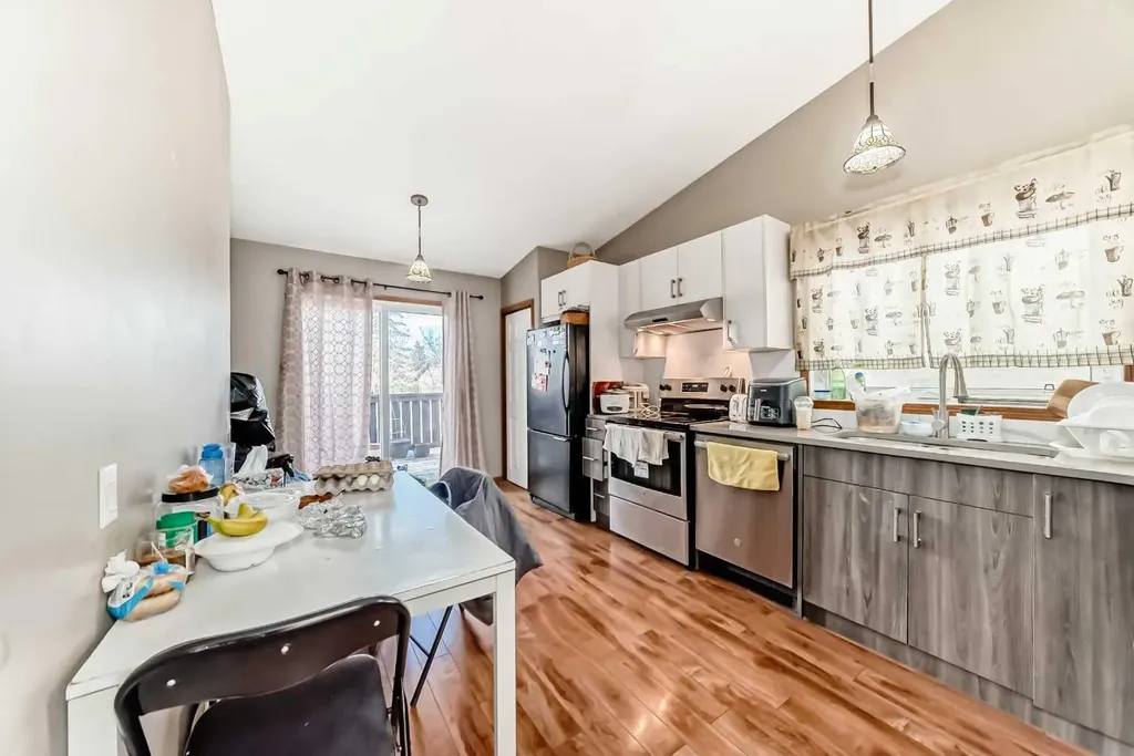 179 Hawkwood Boulevard NW Calgary AB T2R 0B3