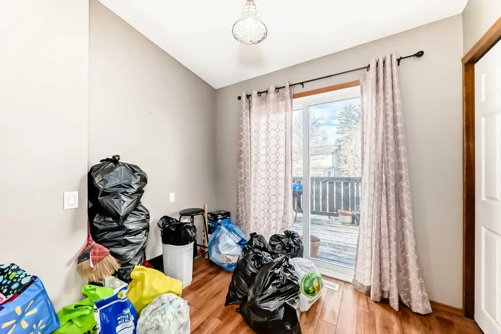 179 Hawkwood Boulevard NW Calgary AB T2R 0B3
