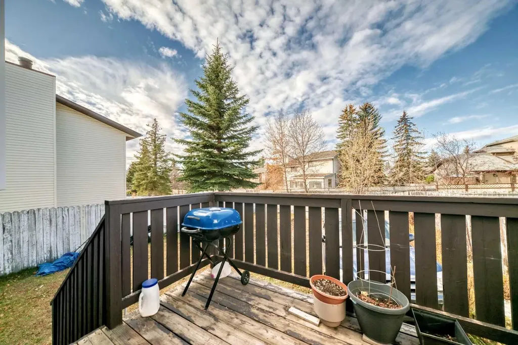179 Hawkwood Boulevard NW Calgary AB T2R 0B3
