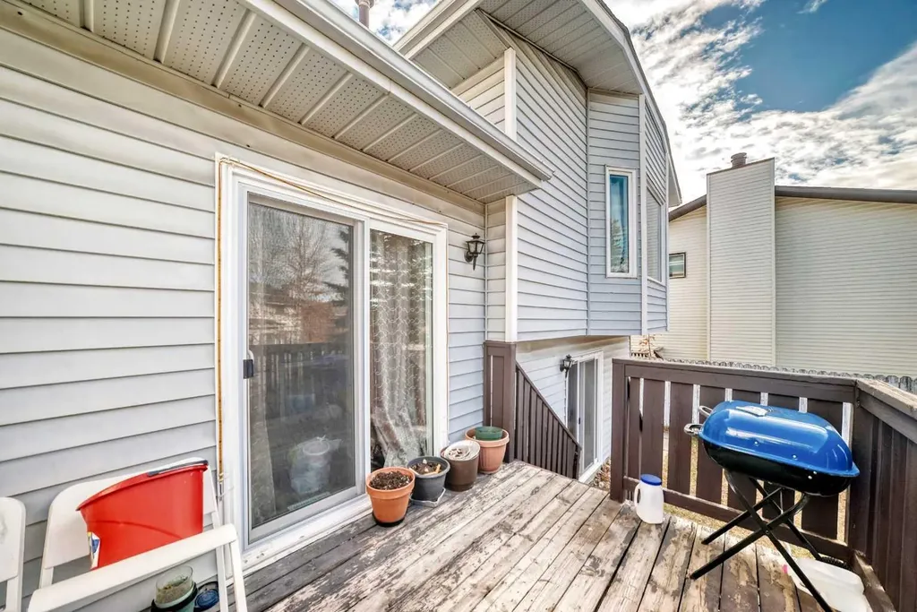 179 Hawkwood Boulevard NW Calgary AB T2R 0B3