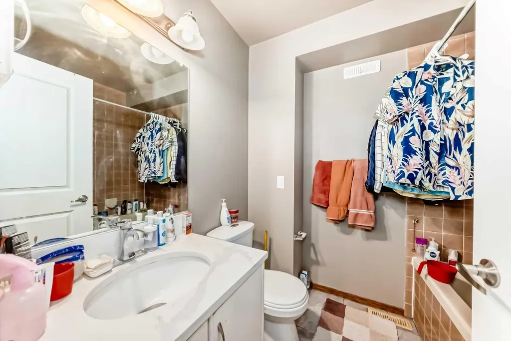 179 Hawkwood Boulevard NW Calgary AB T2R 0B3