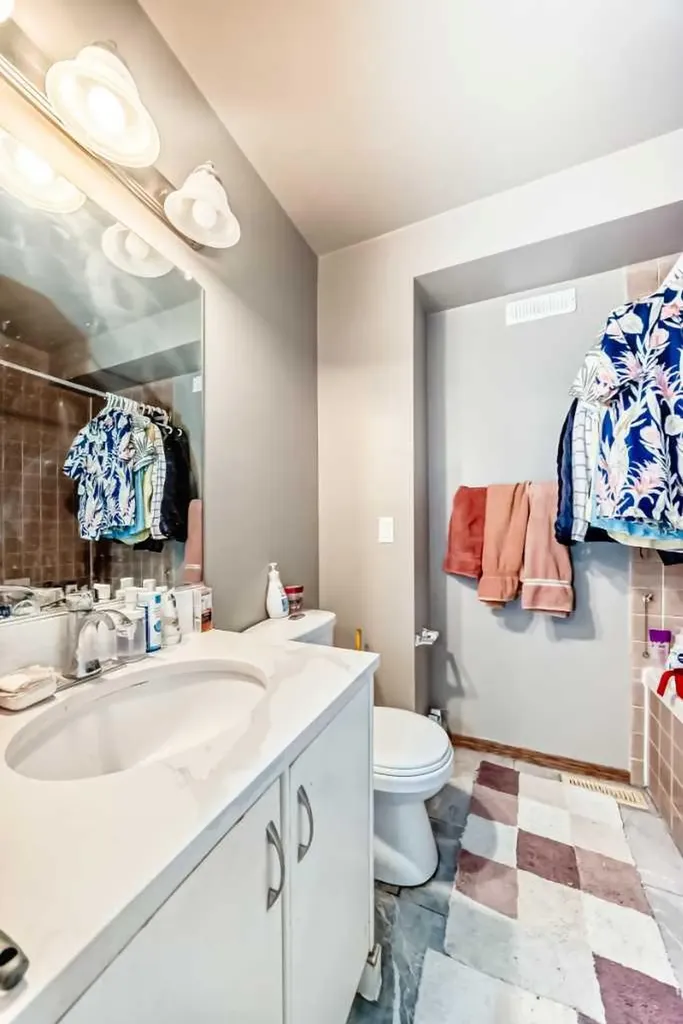 179 Hawkwood Boulevard NW Calgary AB T2R 0B3