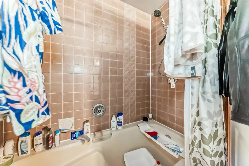 179 Hawkwood Boulevard NW Calgary AB T2R 0B3