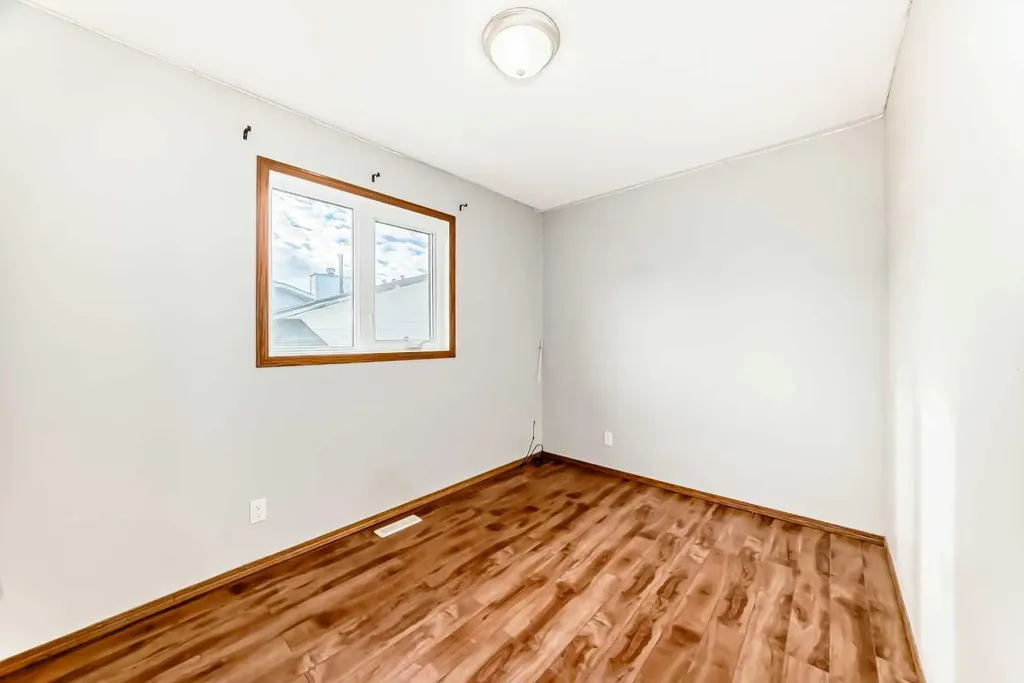 179 Hawkwood Boulevard NW Calgary AB T2R 0B3