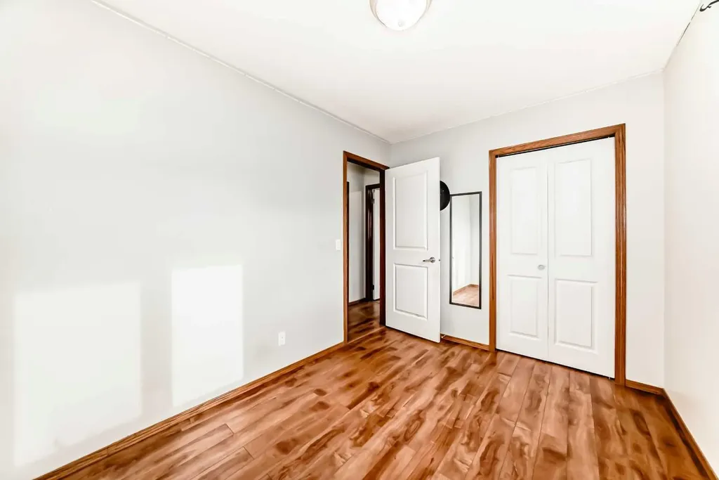 179 Hawkwood Boulevard NW Calgary AB T2R 0B3