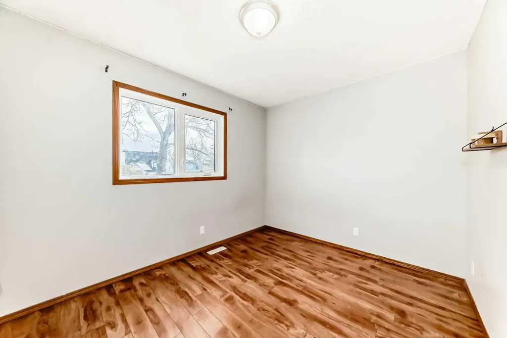 179 Hawkwood Boulevard NW Calgary AB T2R 0B3