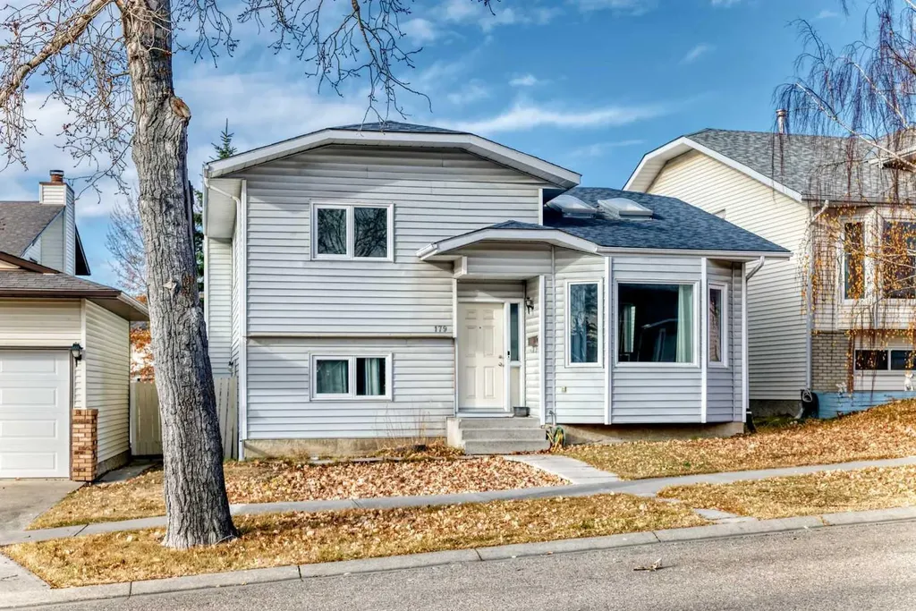 179 Hawkwood Boulevard NW Calgary AB T2R 0B3