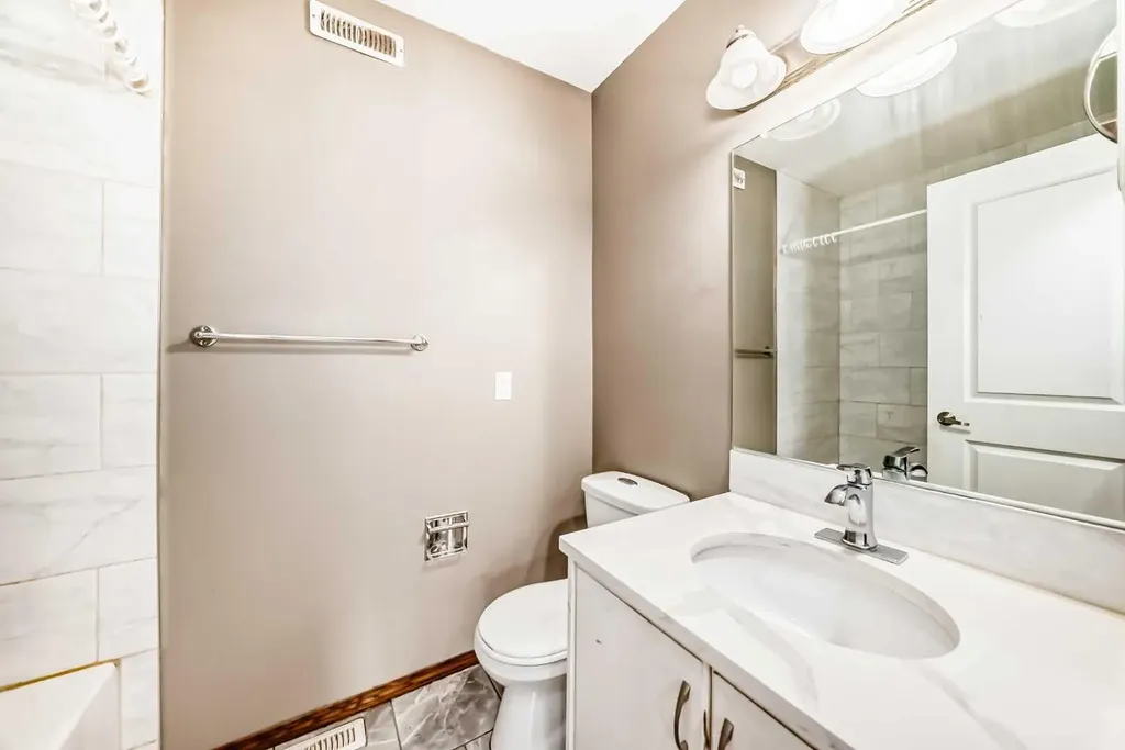 179 Hawkwood Boulevard NW Calgary AB T2R 0B3