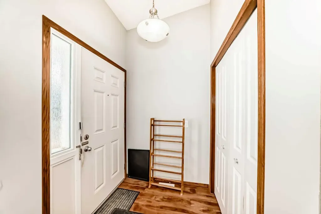 179 Hawkwood Boulevard NW Calgary AB T2R 0B3