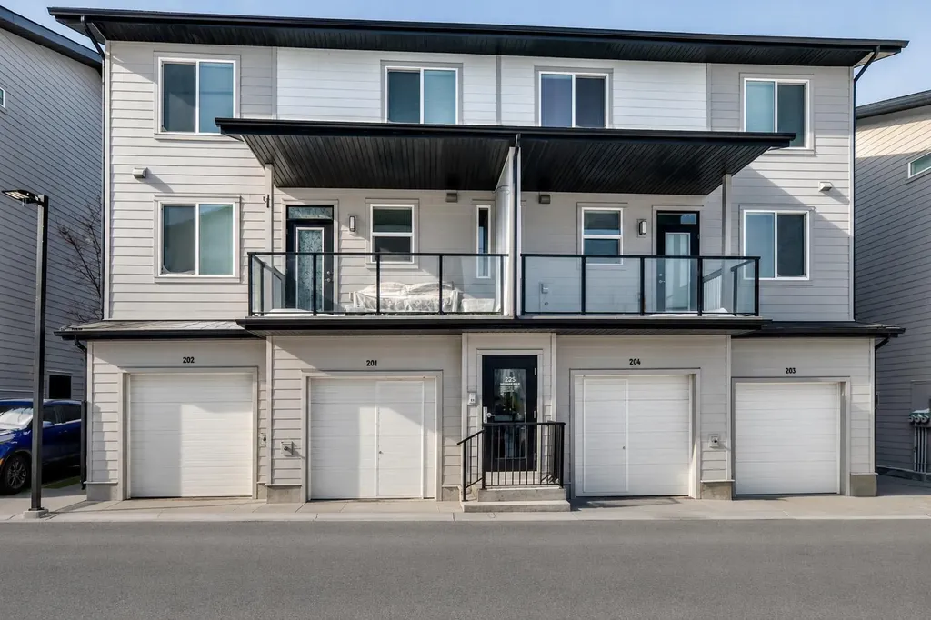 225 Redstone Walk NE Calgary AB T3N 1M6