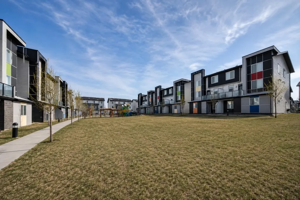 225 Redstone Walk NE Calgary AB T3N 1M6