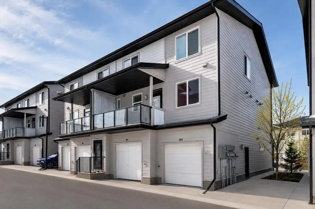 225 Redstone Walk NE Calgary AB T3N 1M6