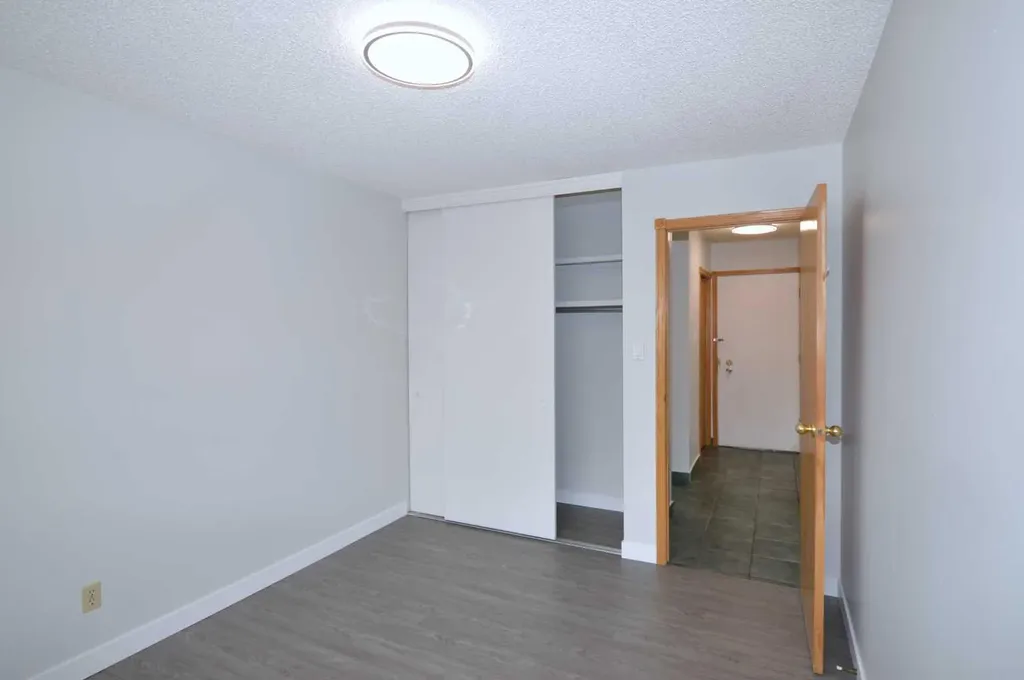 635 56 Avenue SW Calgary AB T2V0G9