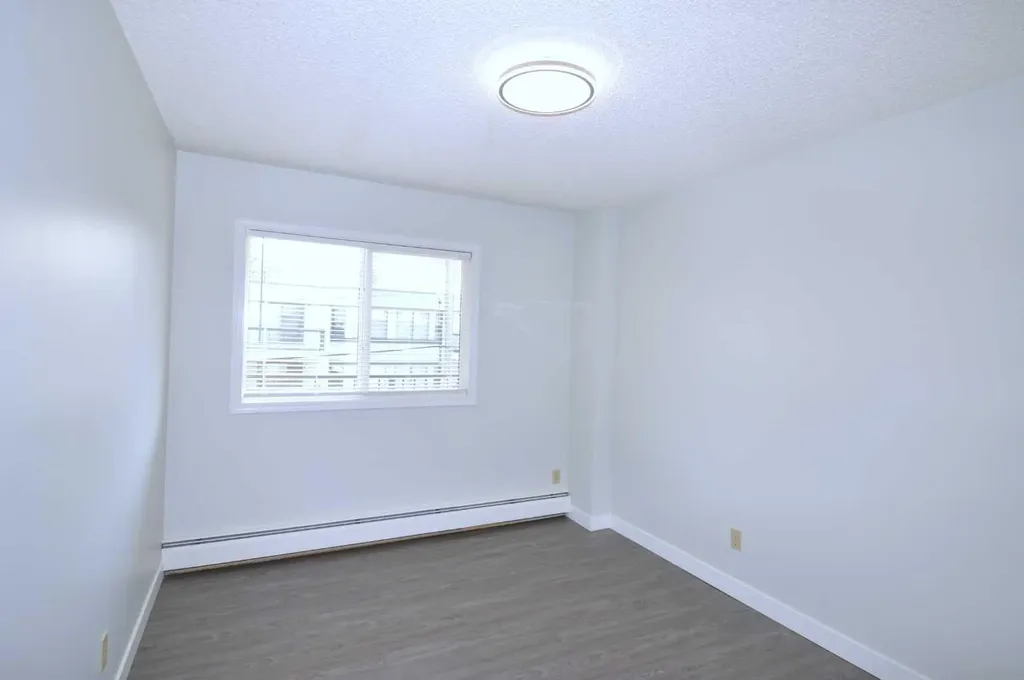 635 56 Avenue SW Calgary AB T2V0G9
