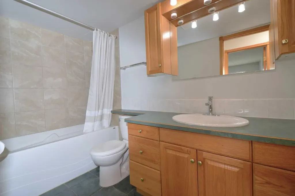 635 56 Avenue SW Calgary AB T2V0G9