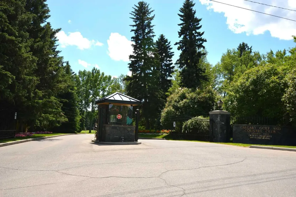 635 56 Avenue SW Calgary AB T2V0G9