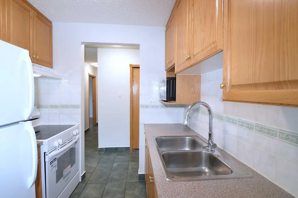 635 56 Avenue SW Calgary AB T2V0G9