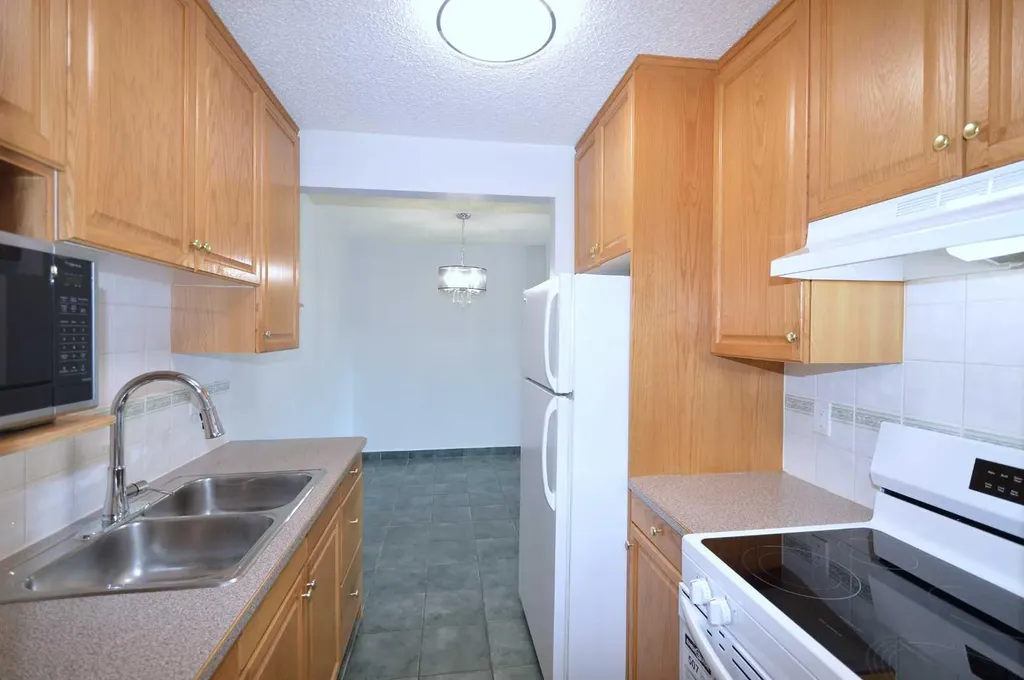 635 56 Avenue SW Calgary AB T2V0G9