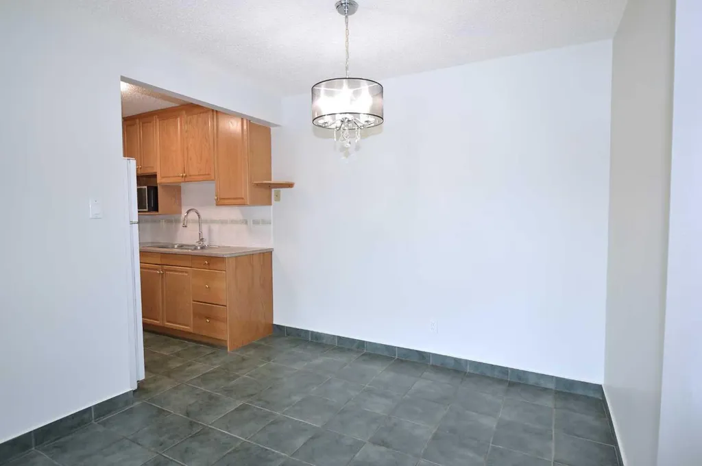635 56 Avenue SW Calgary AB T2V0G9