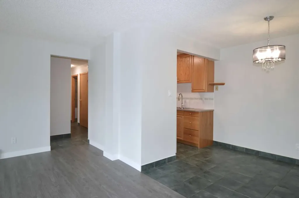 635 56 Avenue SW Calgary AB T2V0G9
