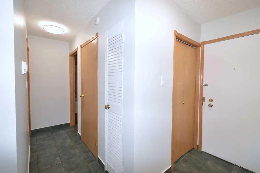 635 56 Avenue SW Calgary AB T2V0G9