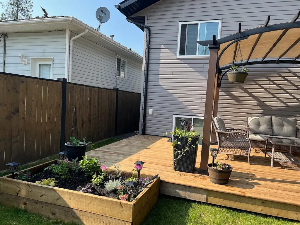 4819 17 Avenue Edson AB T7E1G4