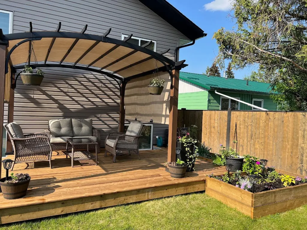 4819 17 Avenue Edson AB T7E1G4