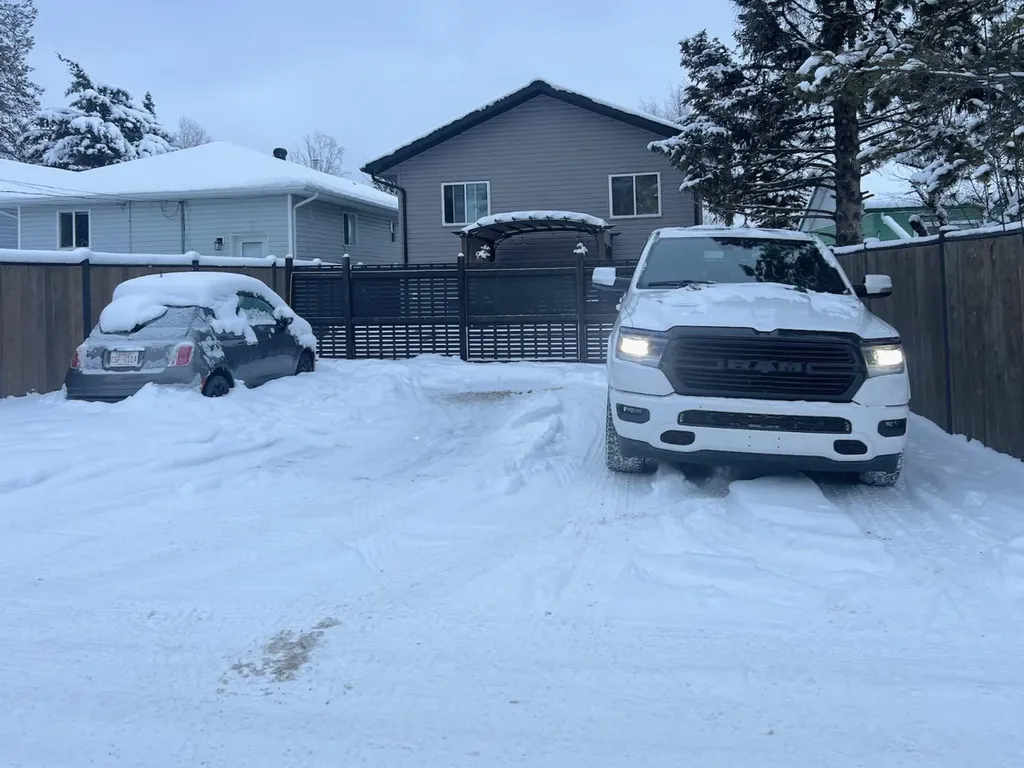 4819 17 Avenue Edson AB T7E1G4