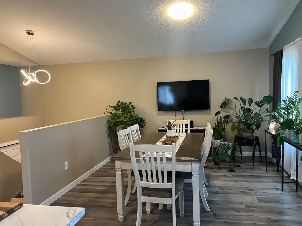 4819 17 Avenue Edson AB T7E1G4