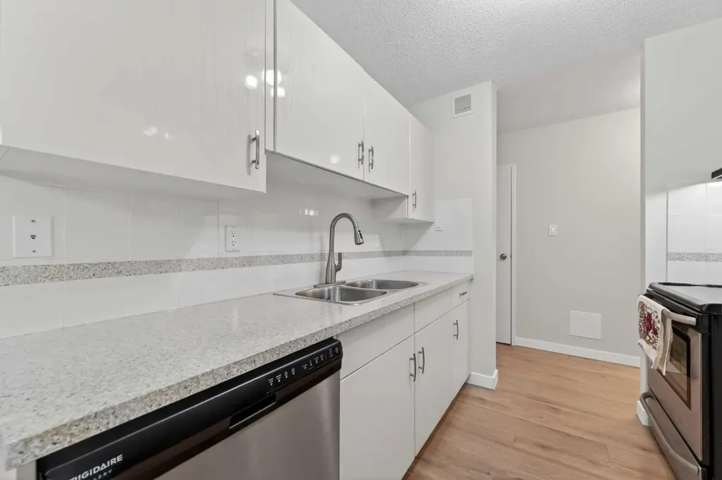 8948 Elbow Drive SW Calgary AB T2H 0V9