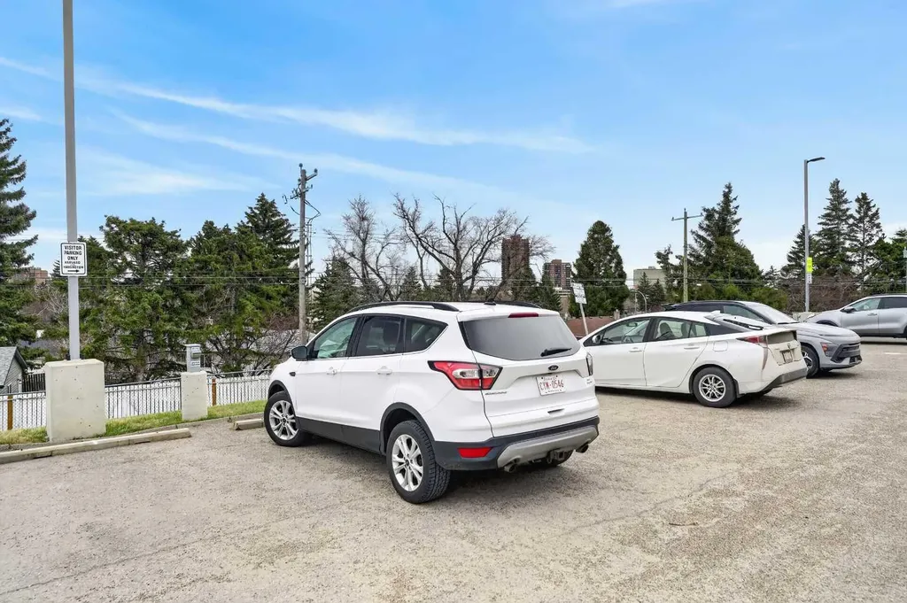 8948 Elbow Drive SW Calgary AB T2H 0V9