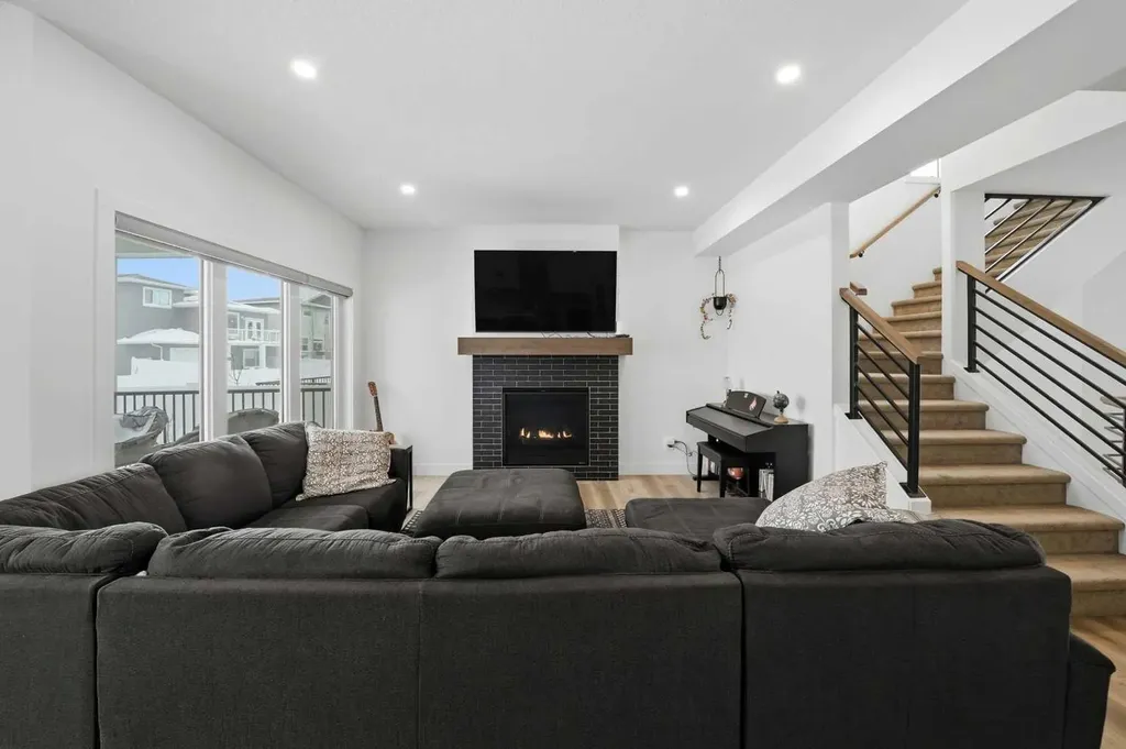 244 Emerald Drive Red Deer AB T4E 1A6