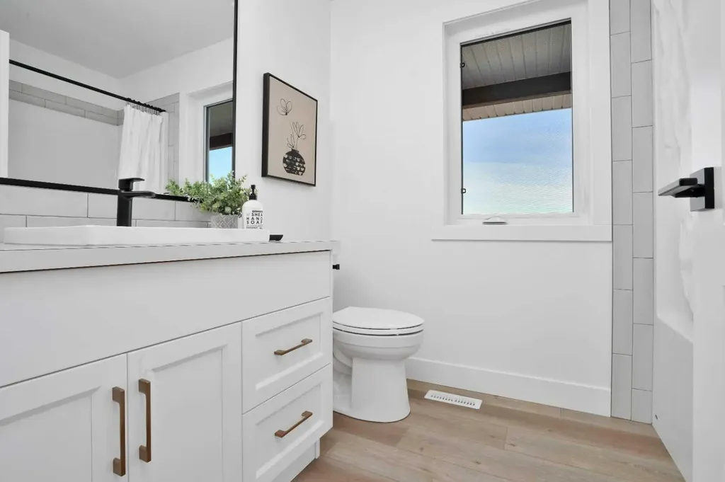 244 Emerald Drive Red Deer AB T4E 1A6