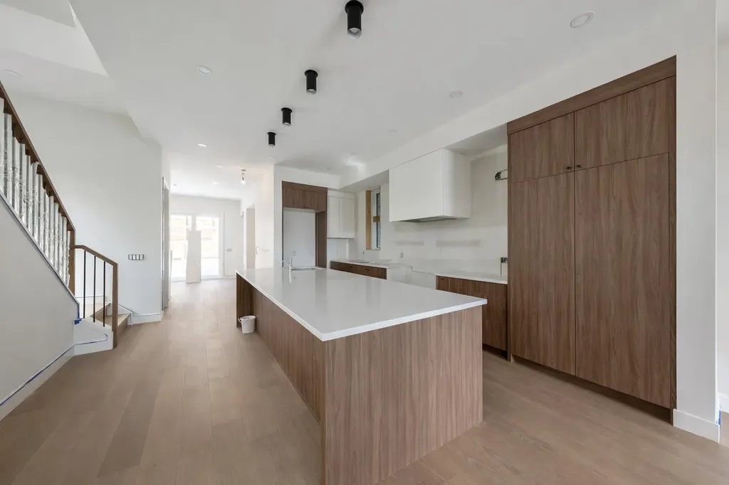 710 Bridge Crescent NE Calgary AB T2E5B5