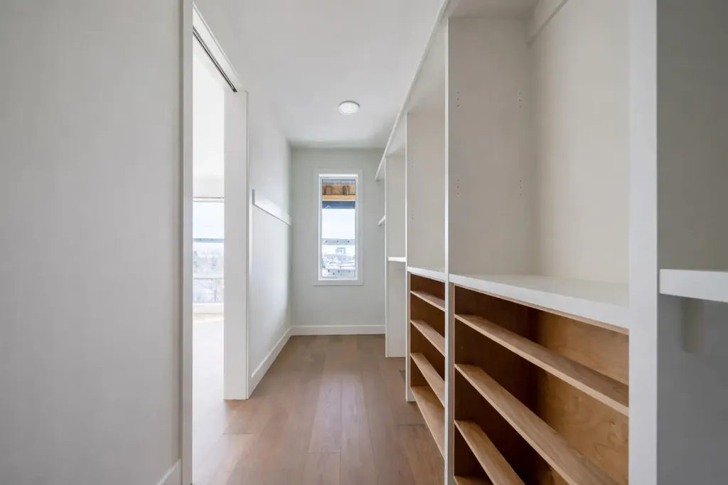 710 Bridge Crescent NE Calgary AB T2E5B5