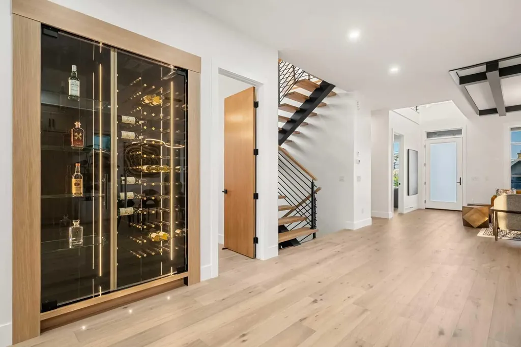 1415 24 Street SW Calgary AB T3C 1H9