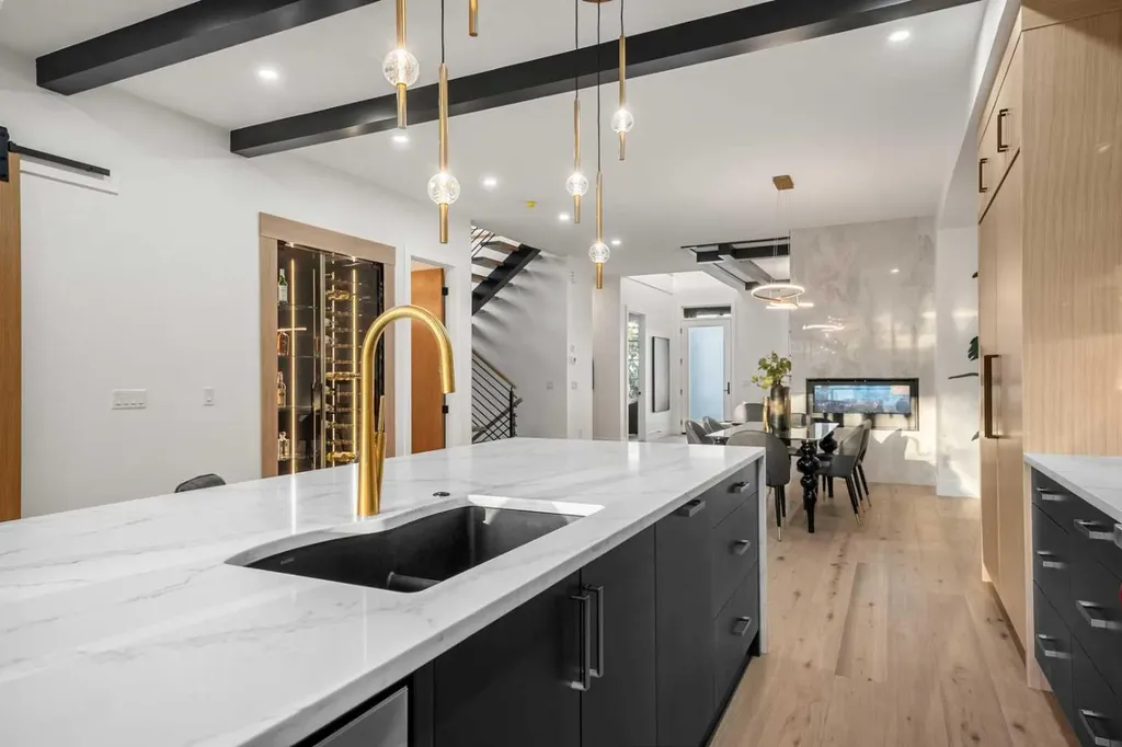 1415 24 Street SW Calgary AB T3C 1H9