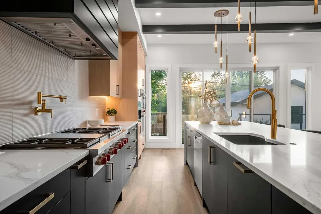 1415 24 Street SW Calgary AB T3C 1H9