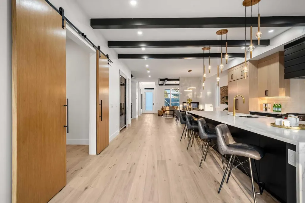 1415 24 Street SW Calgary AB T3C 1H9