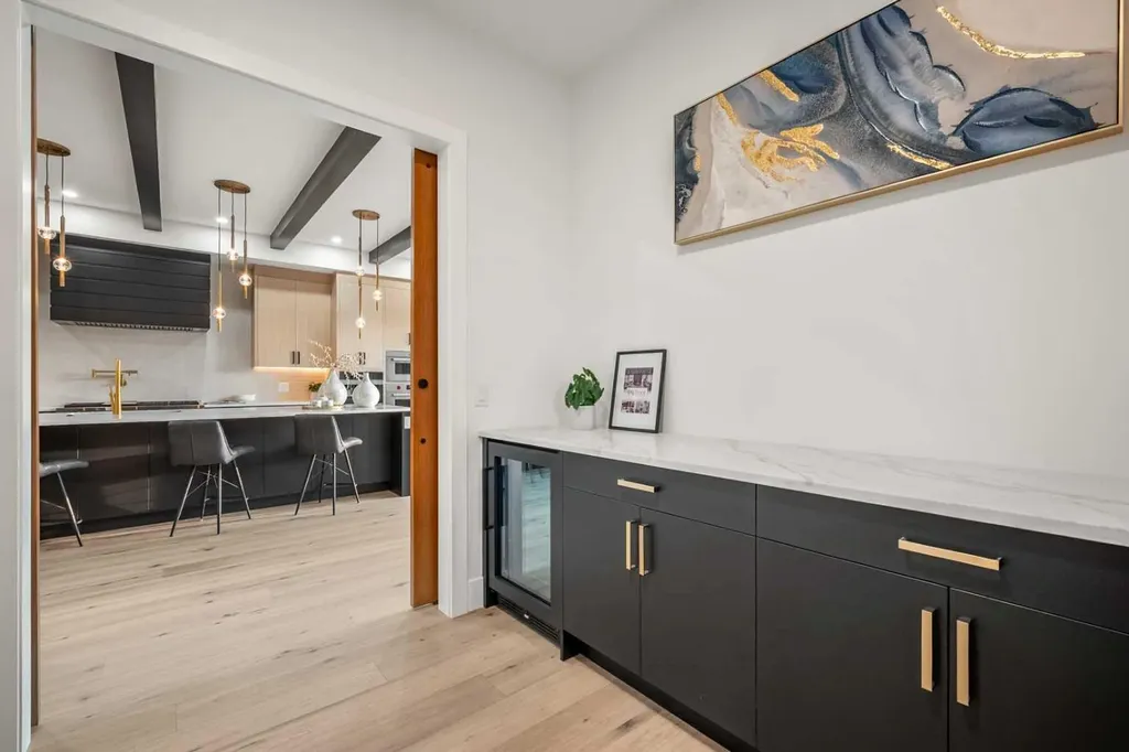 1415 24 Street SW Calgary AB T3C 1H9