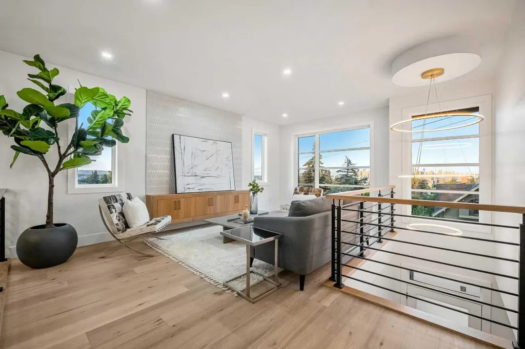 1415 24 Street SW Calgary AB T3C 1H9