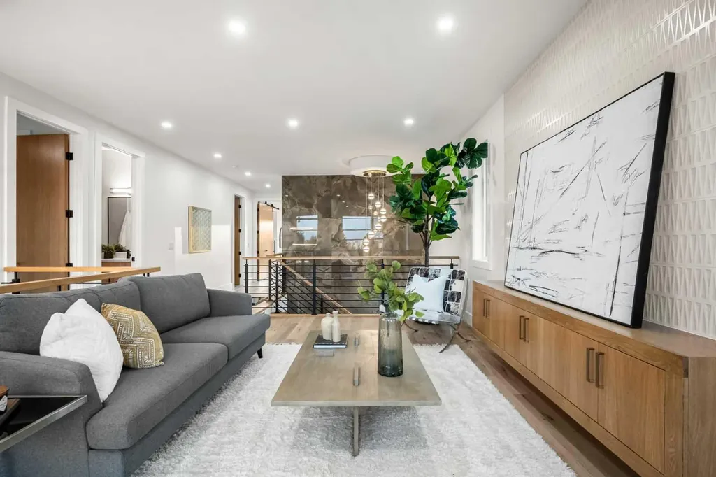 1415 24 Street SW Calgary AB T3C 1H9